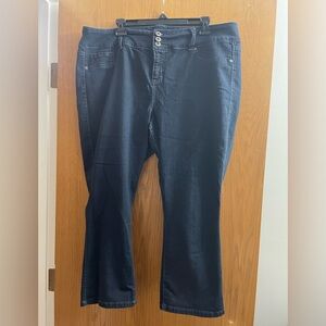 Torrid Dark Blue Cropped Jeans Size 22